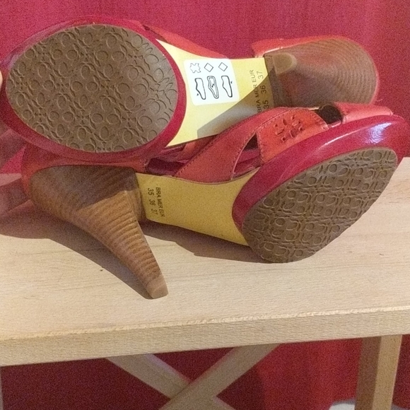 Red peep heels - Picture 6 of 8
